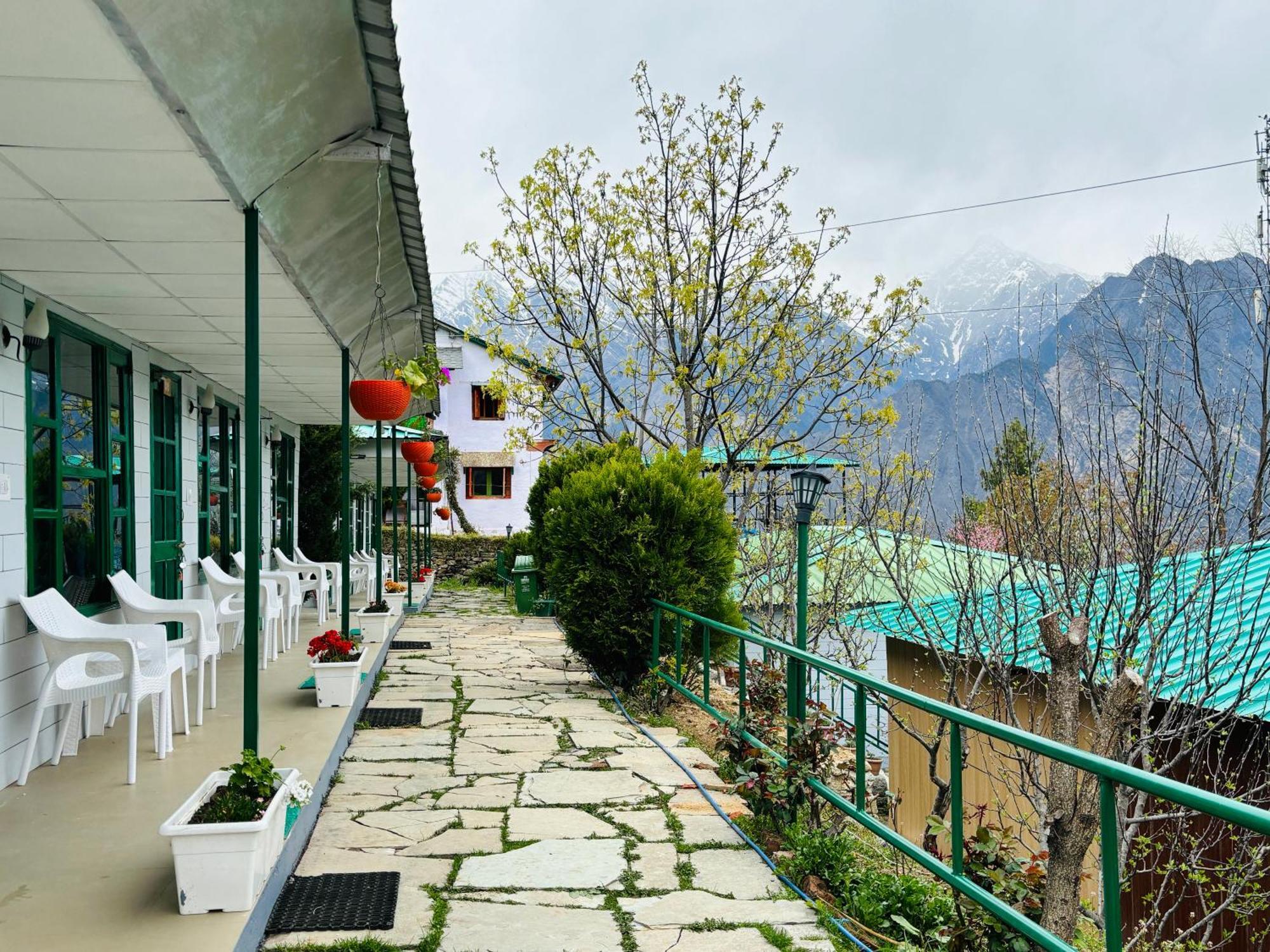 Himalayan High, Auli, By Himalayan Eco Lodges Джошимат Экстерьер фото